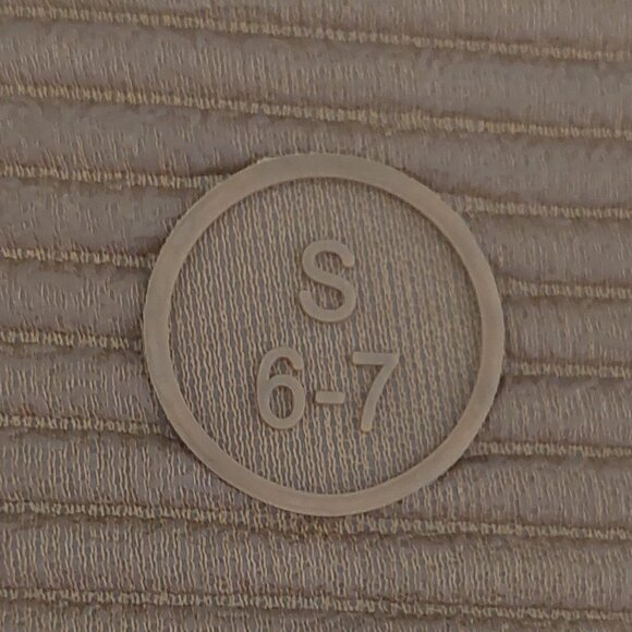 NEW Clarks White Fuzzy Slip-In Women's Slippers Size Small 6/7 - Picture 7 of 7